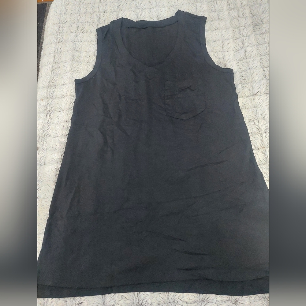New black v-neck sleeveless tank small